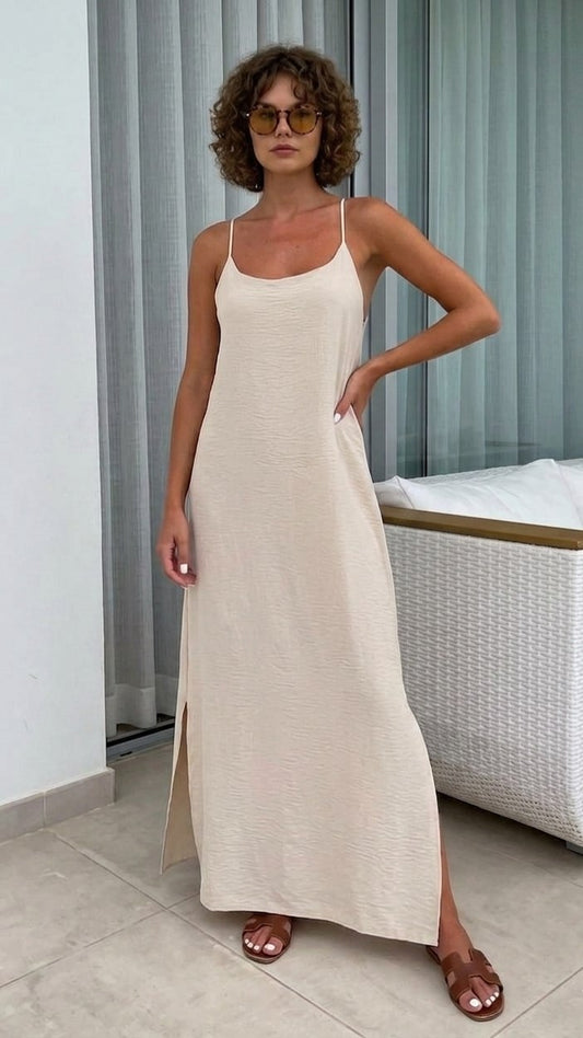 Robe Maxi Fluide à Bretelles pour un Été Léger et Élégant