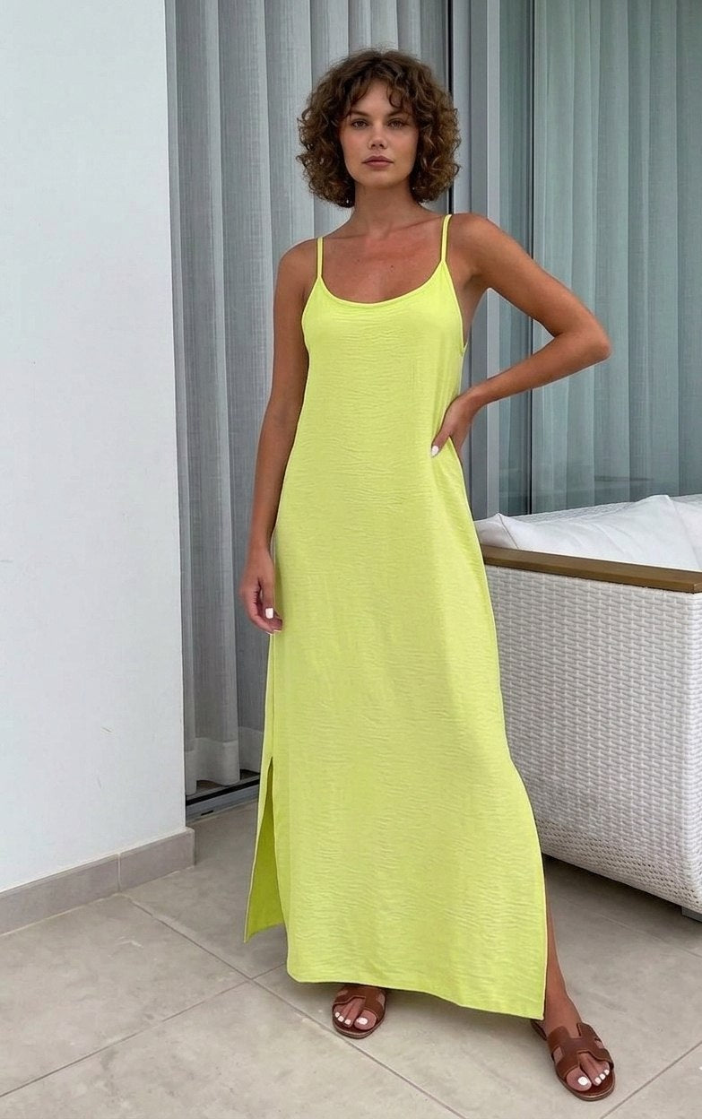 Robe Maxi Fluide à Bretelles pour un Été Léger et Élégant